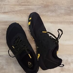 Reebok Black and Yellow Athletic Shoes 8.5 Excellent Condition